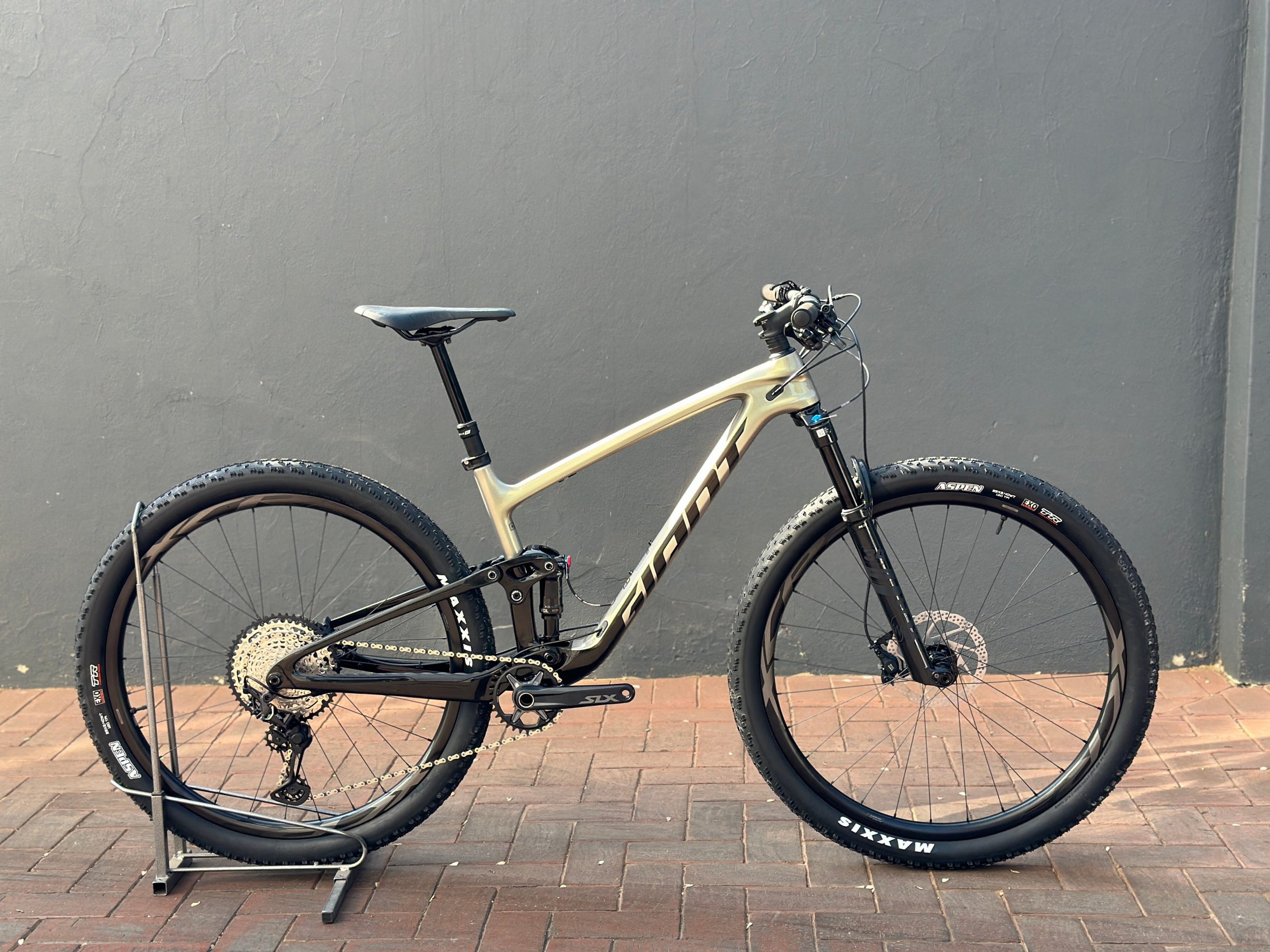 Giant Anthem Advanced 2 (2024) view 2