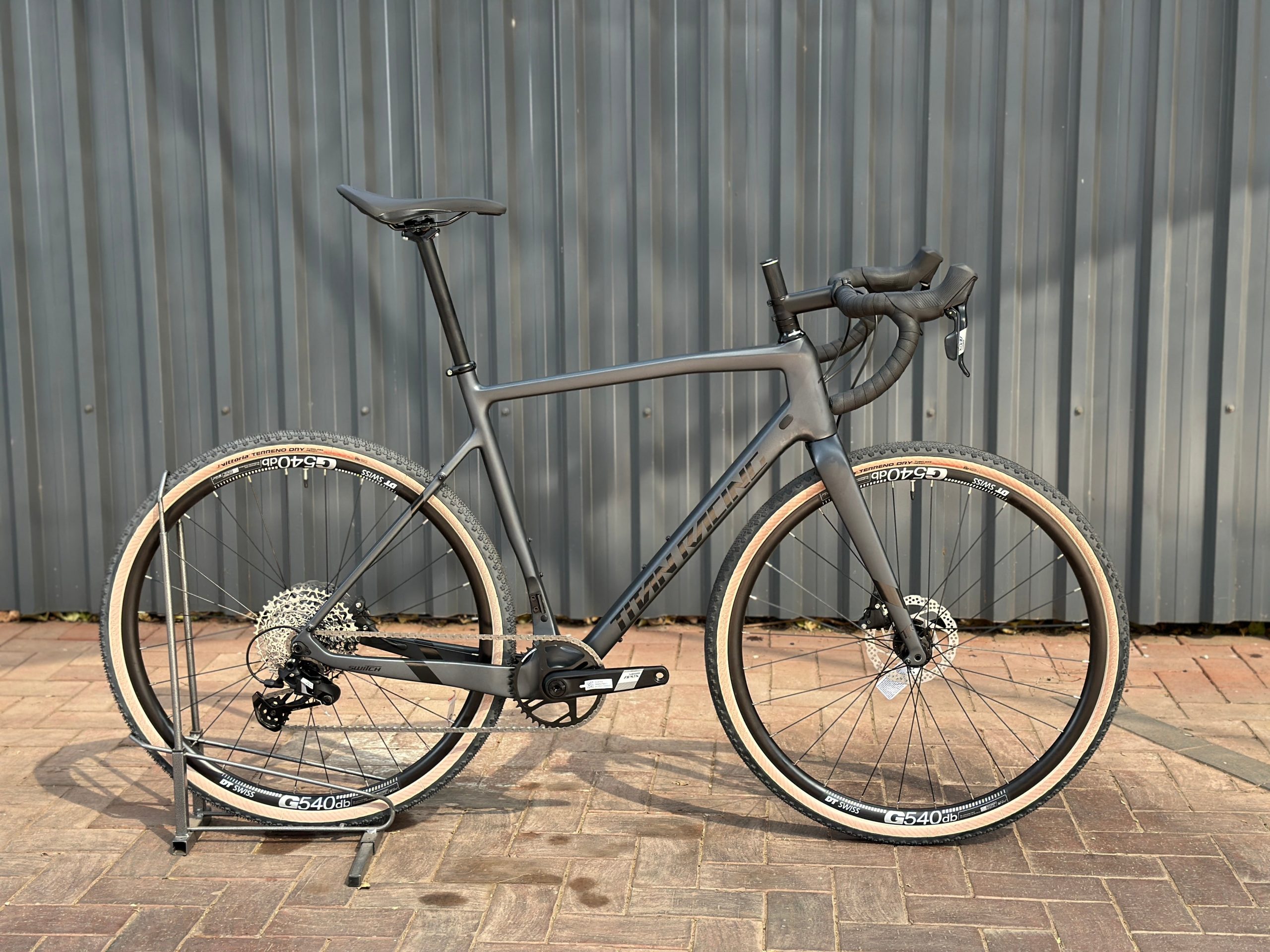 Titan Switch Carbon Comp (2024) view 2