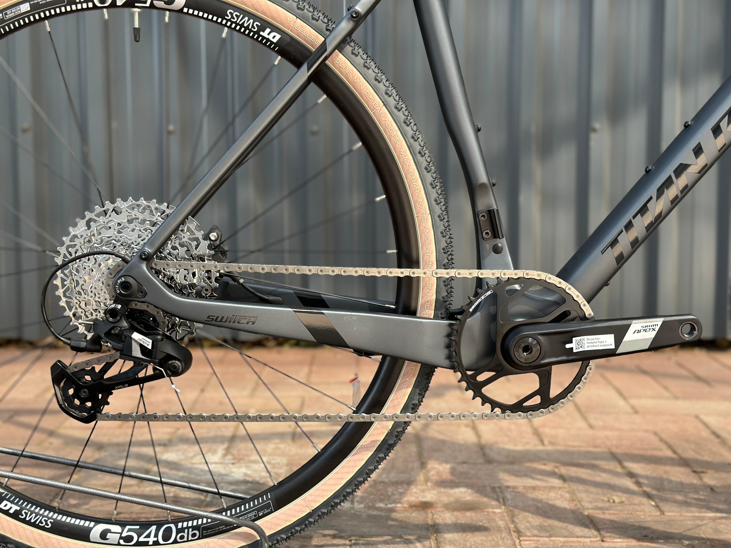 Titan Switch Carbon Comp (2024) view 3