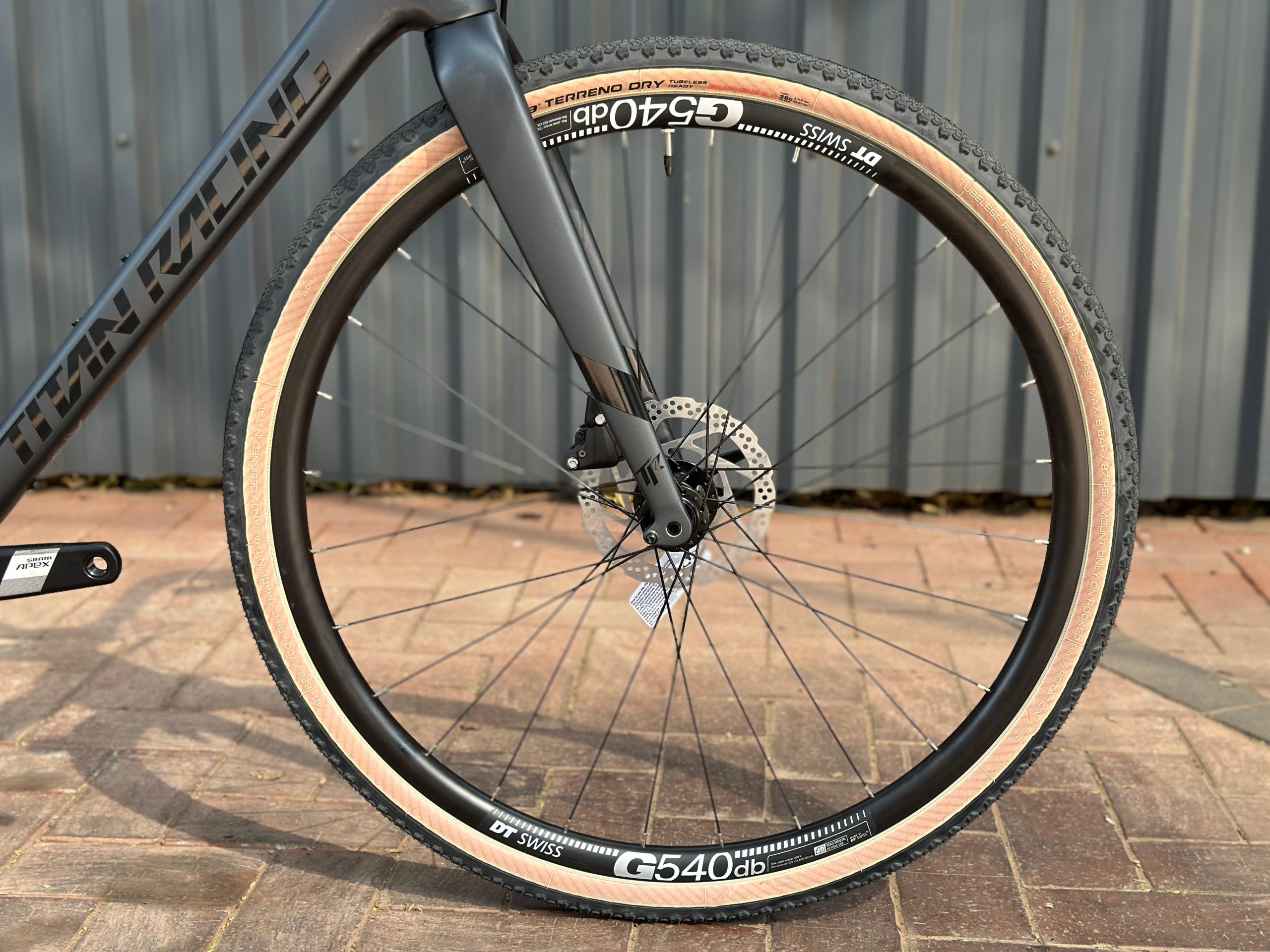 Titan Switch Carbon Comp (2024) - Image 6