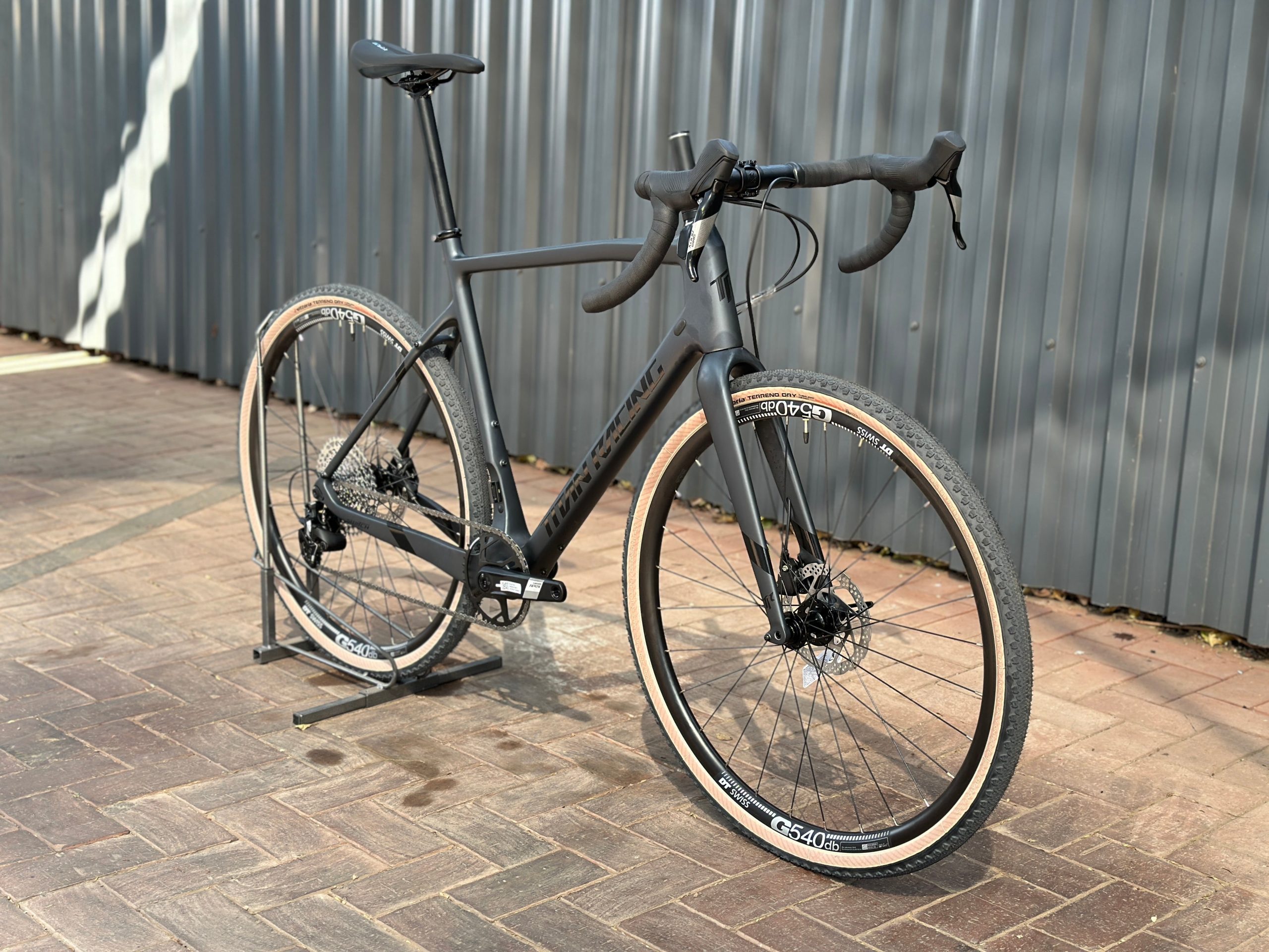 Titan Switch Carbon Comp (2024) - Image 9