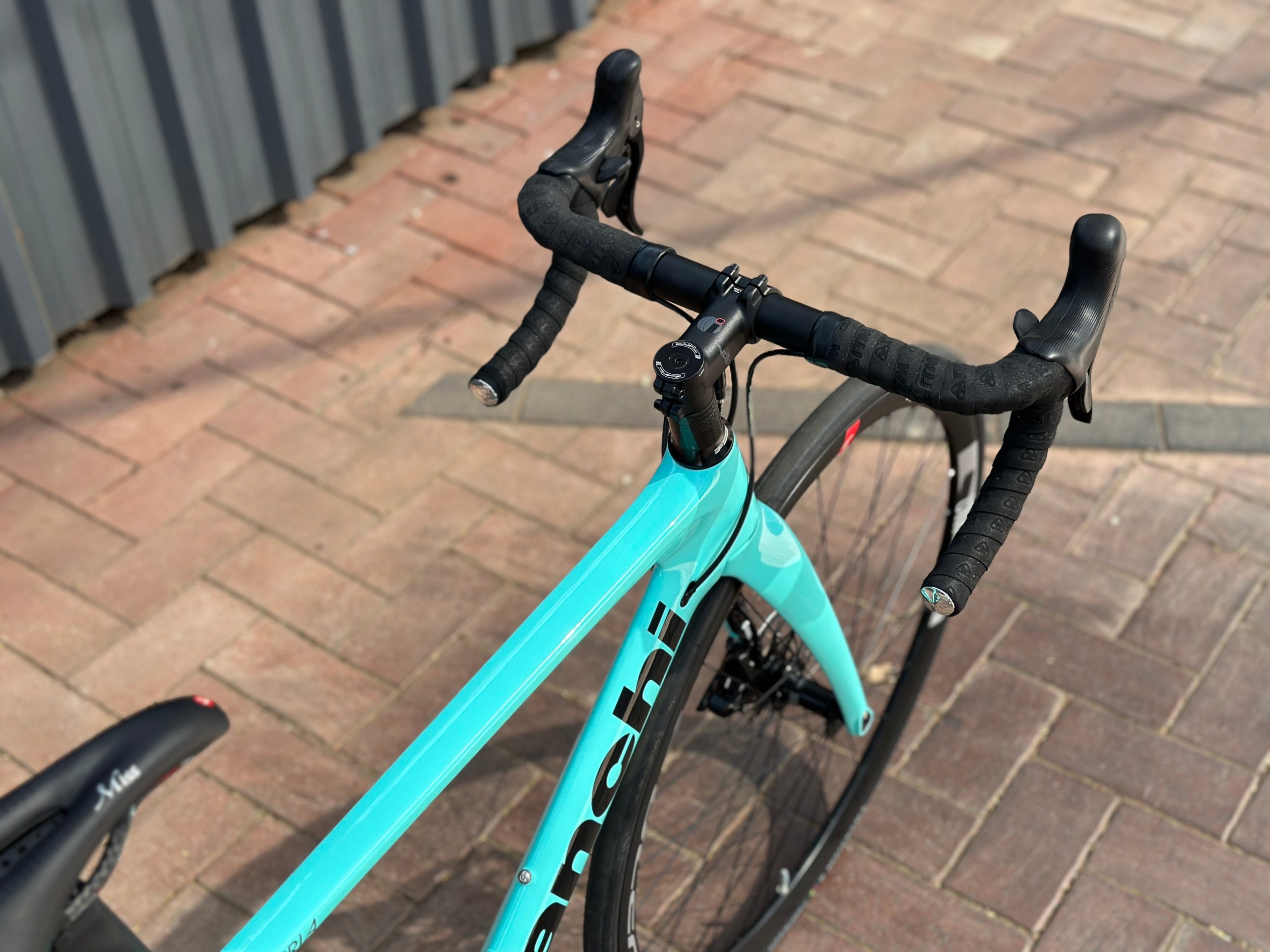 Bianchi Aria Aero Disc Road Bike (Chorus) - Image 9