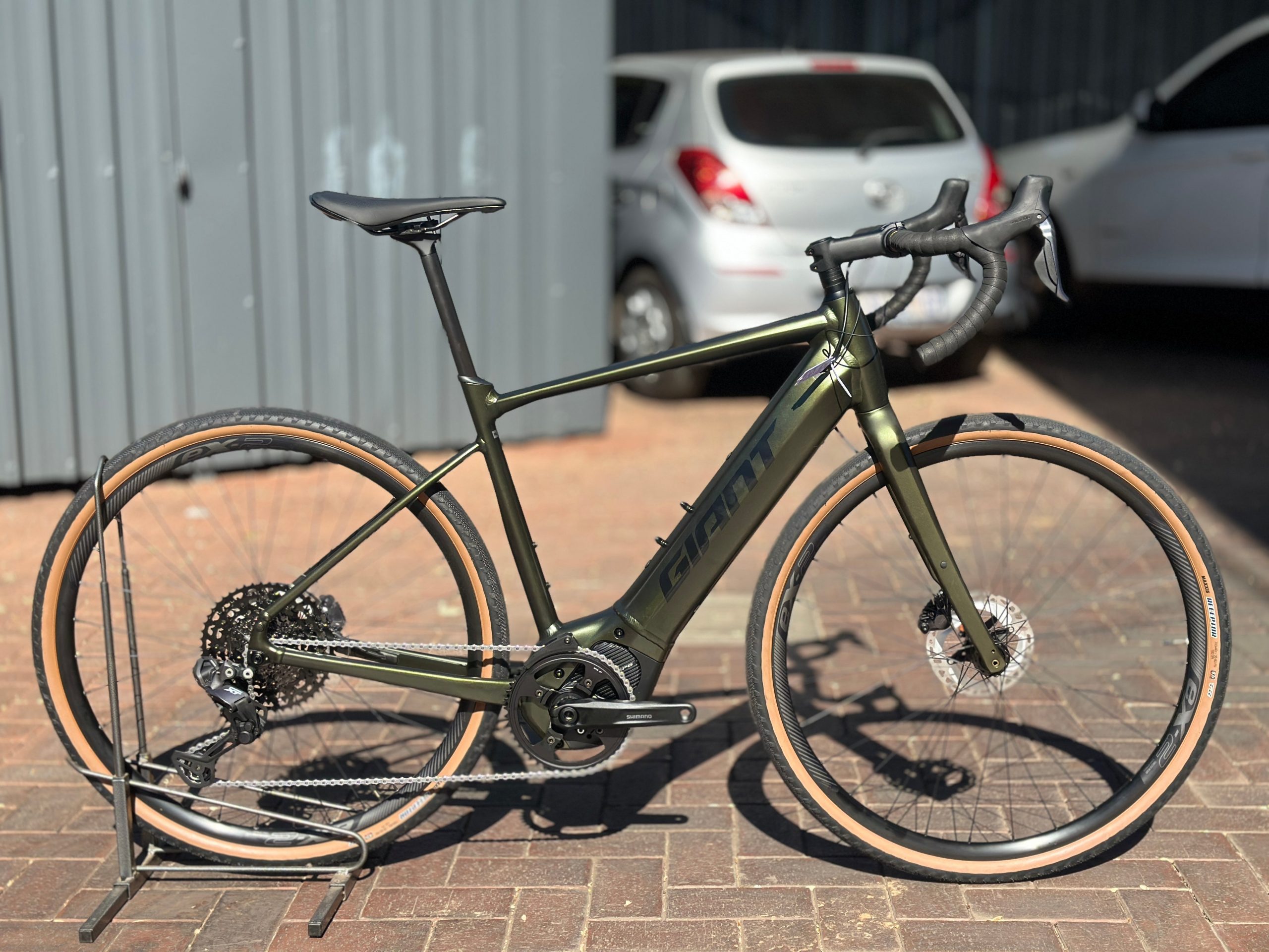 Giant Revolt E+ 1 Gravel E-Bike (2024) view 2