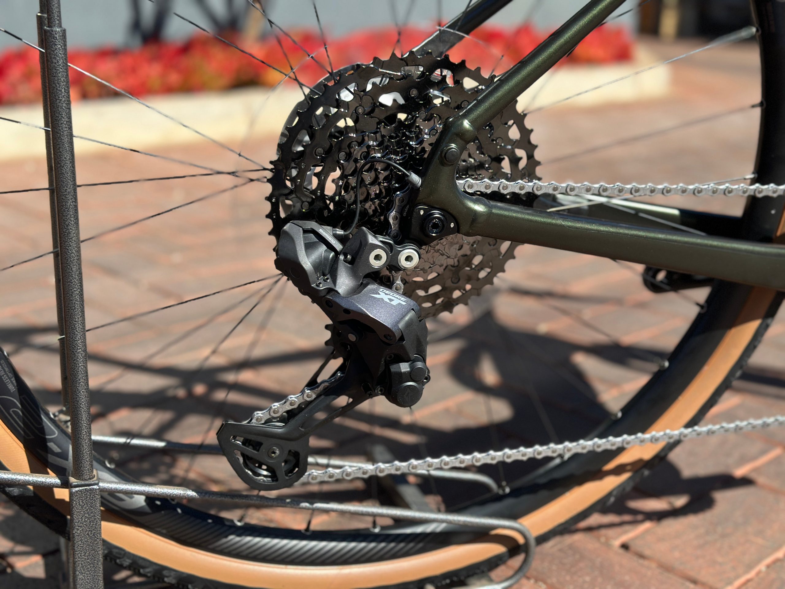 Giant Revolt E+ 1 Gravel E-Bike (2024) view 3