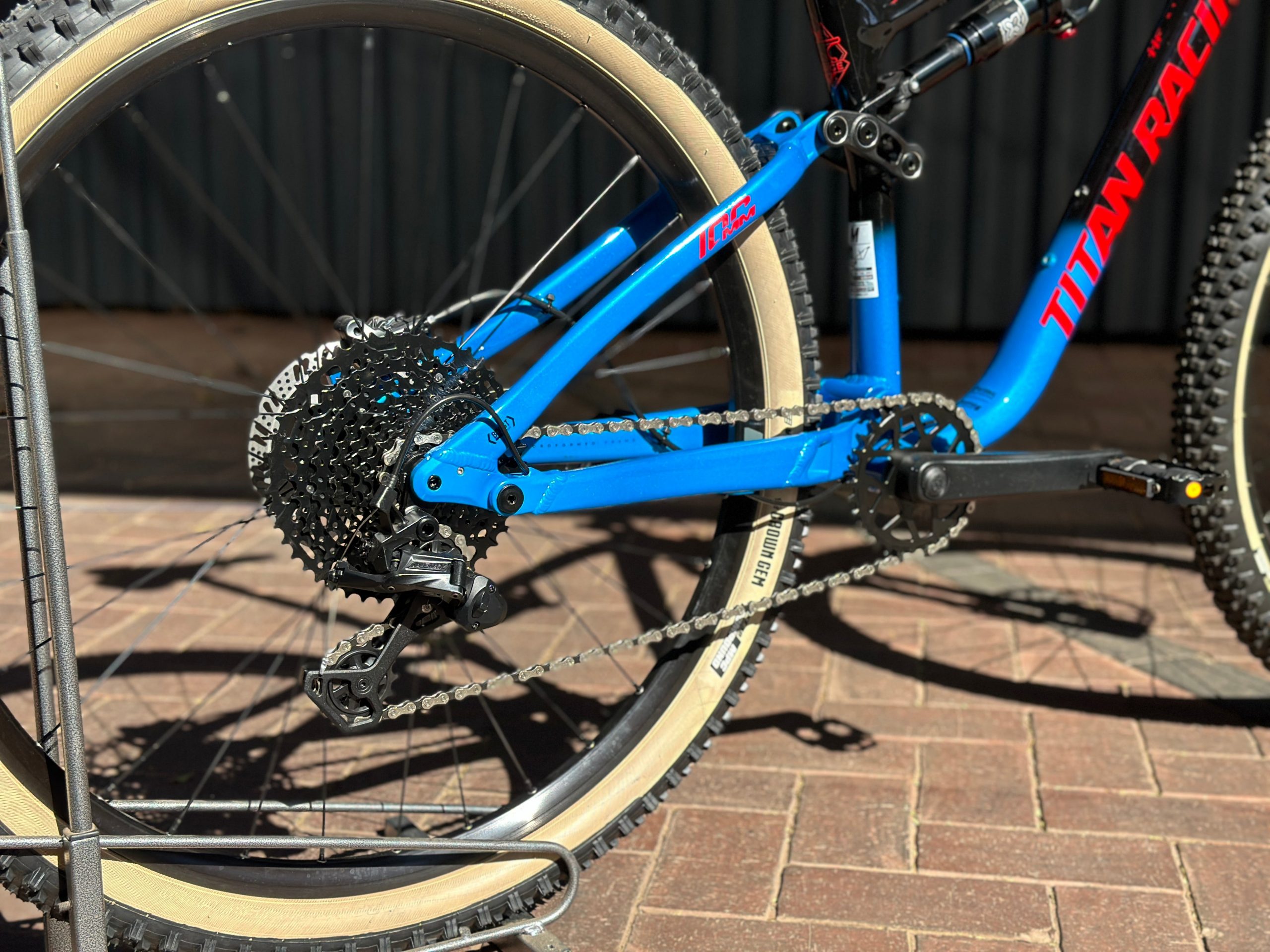 Titan Cypher RS Sport (2023) view 3